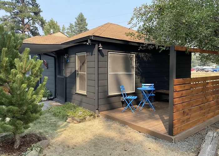 Cheap hotel: Left Coast Lodge - Pet Friendly